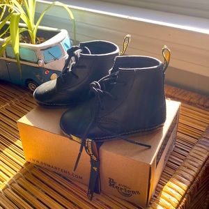 Baby dr martens “auburn” black size us 4